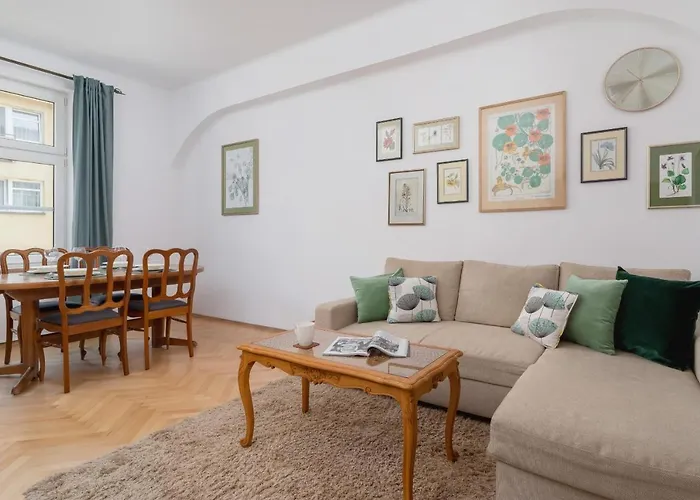 Spacious Retro Apartment In The Center Of Cracow By Noclegi Renters